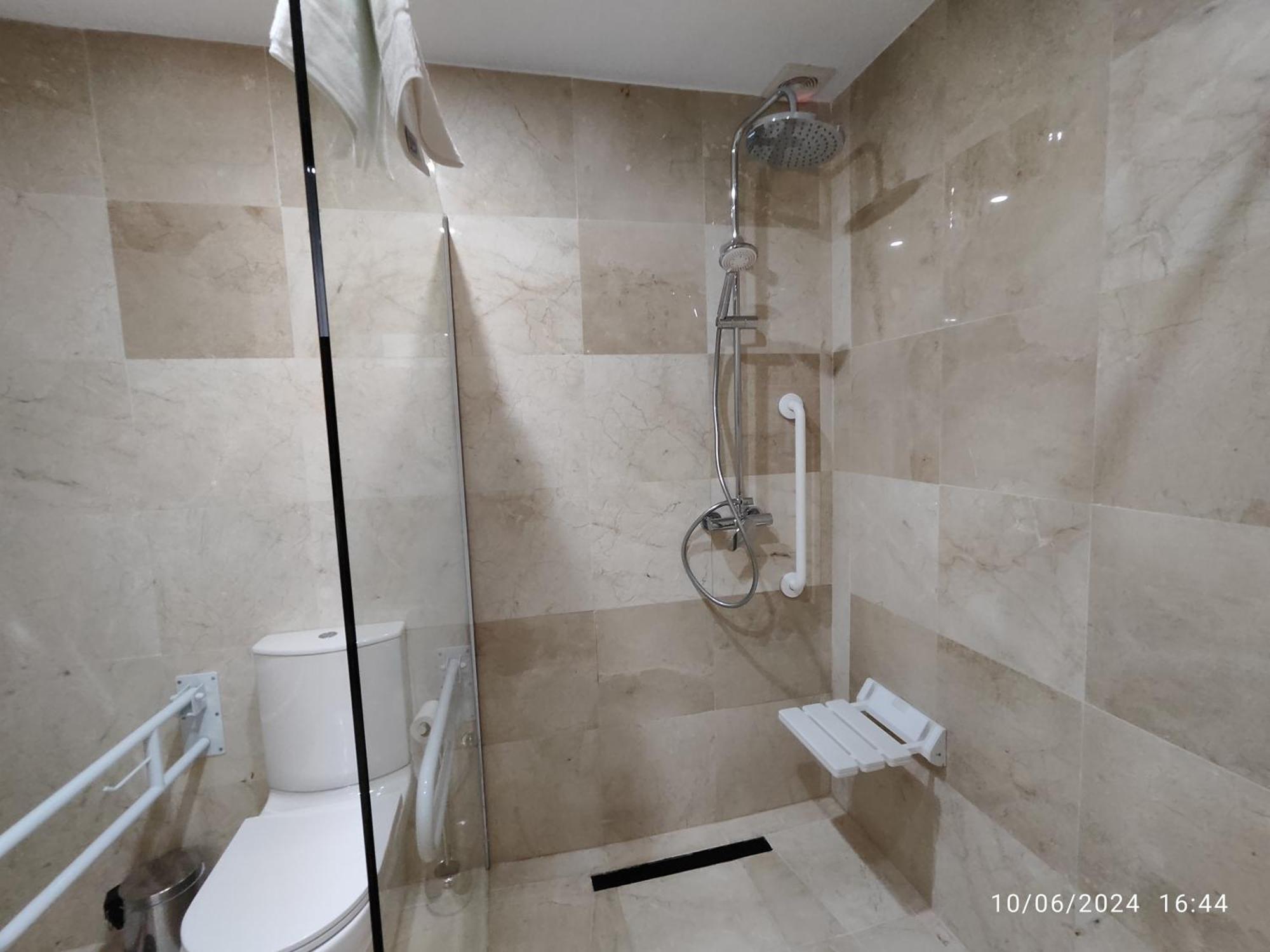 Apartamentos Luxury Playa Victoria Cadiz Bagian luar foto